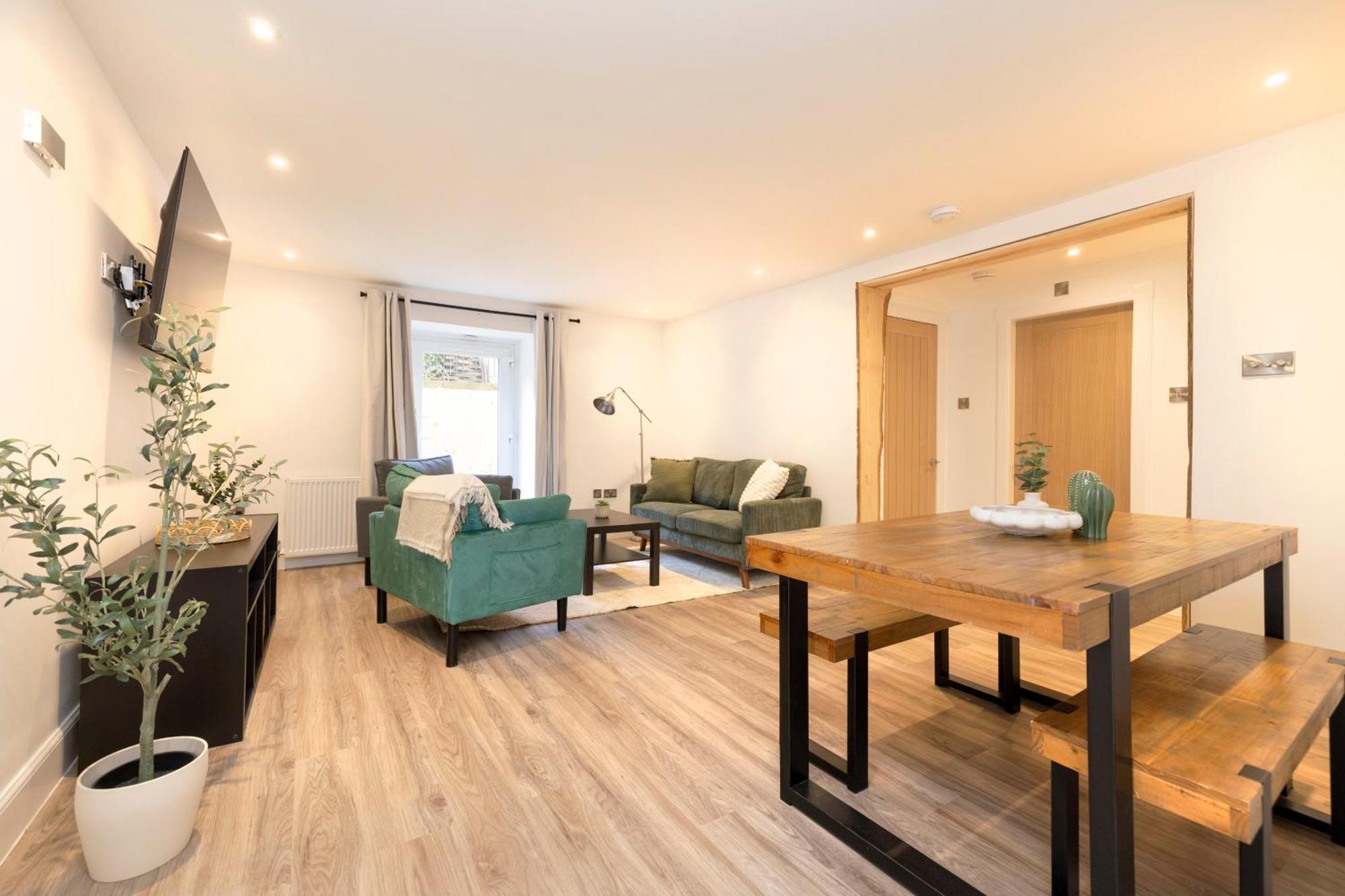 Joivy 3Br Flat In Haymarket With Free Parking 爱丁堡 外观 照片