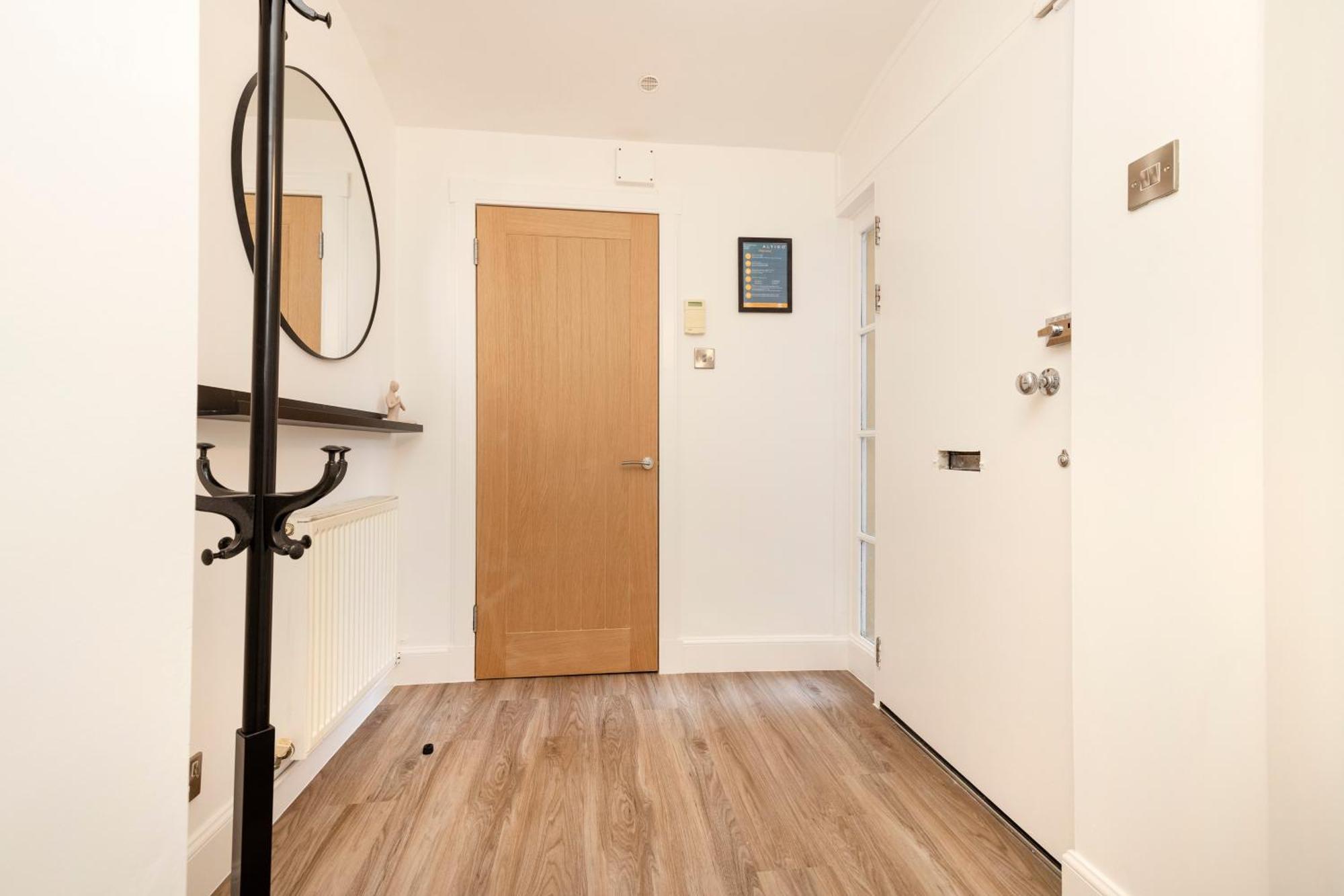 Joivy 3Br Flat In Haymarket With Free Parking 爱丁堡 外观 照片