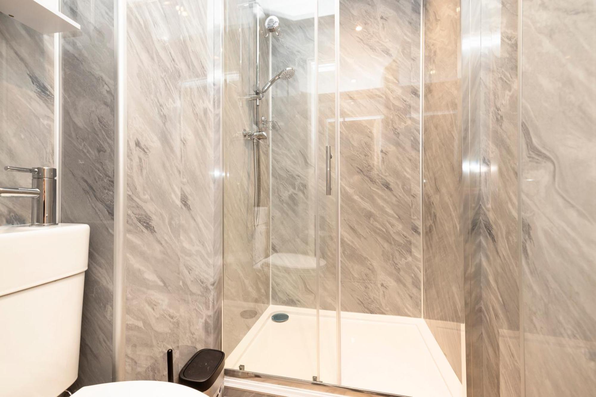 Joivy 3Br Flat In Haymarket With Free Parking 爱丁堡 外观 照片