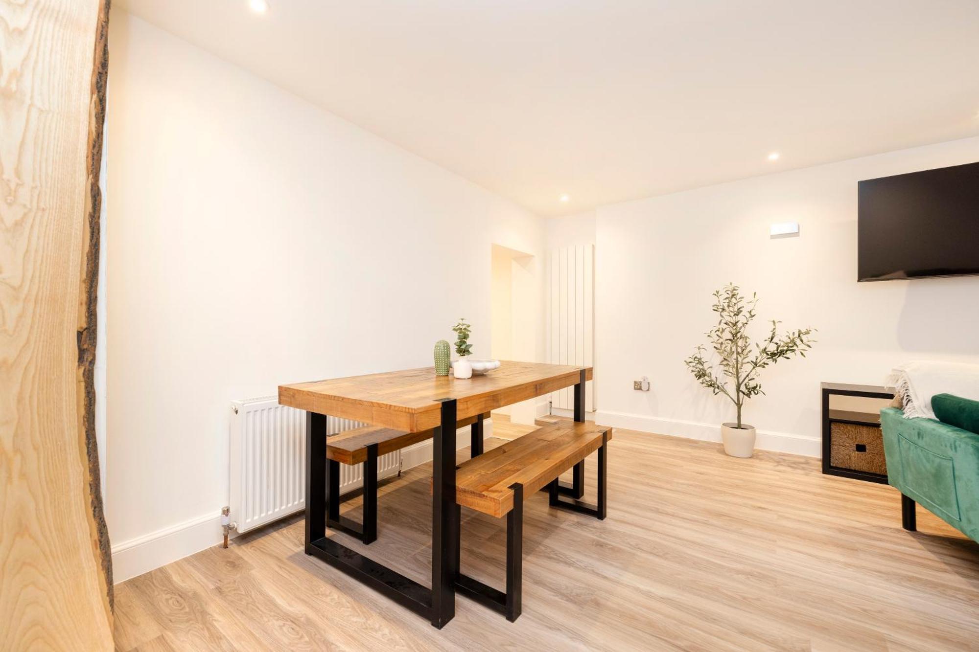 Joivy 3Br Flat In Haymarket With Free Parking 爱丁堡 外观 照片