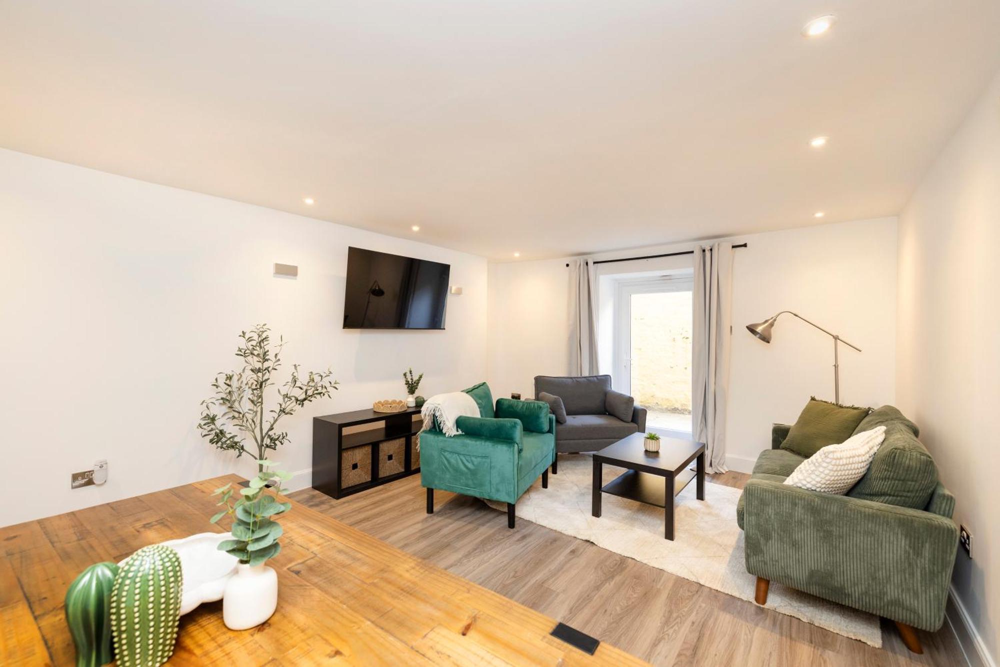 Joivy 3Br Flat In Haymarket With Free Parking 爱丁堡 外观 照片