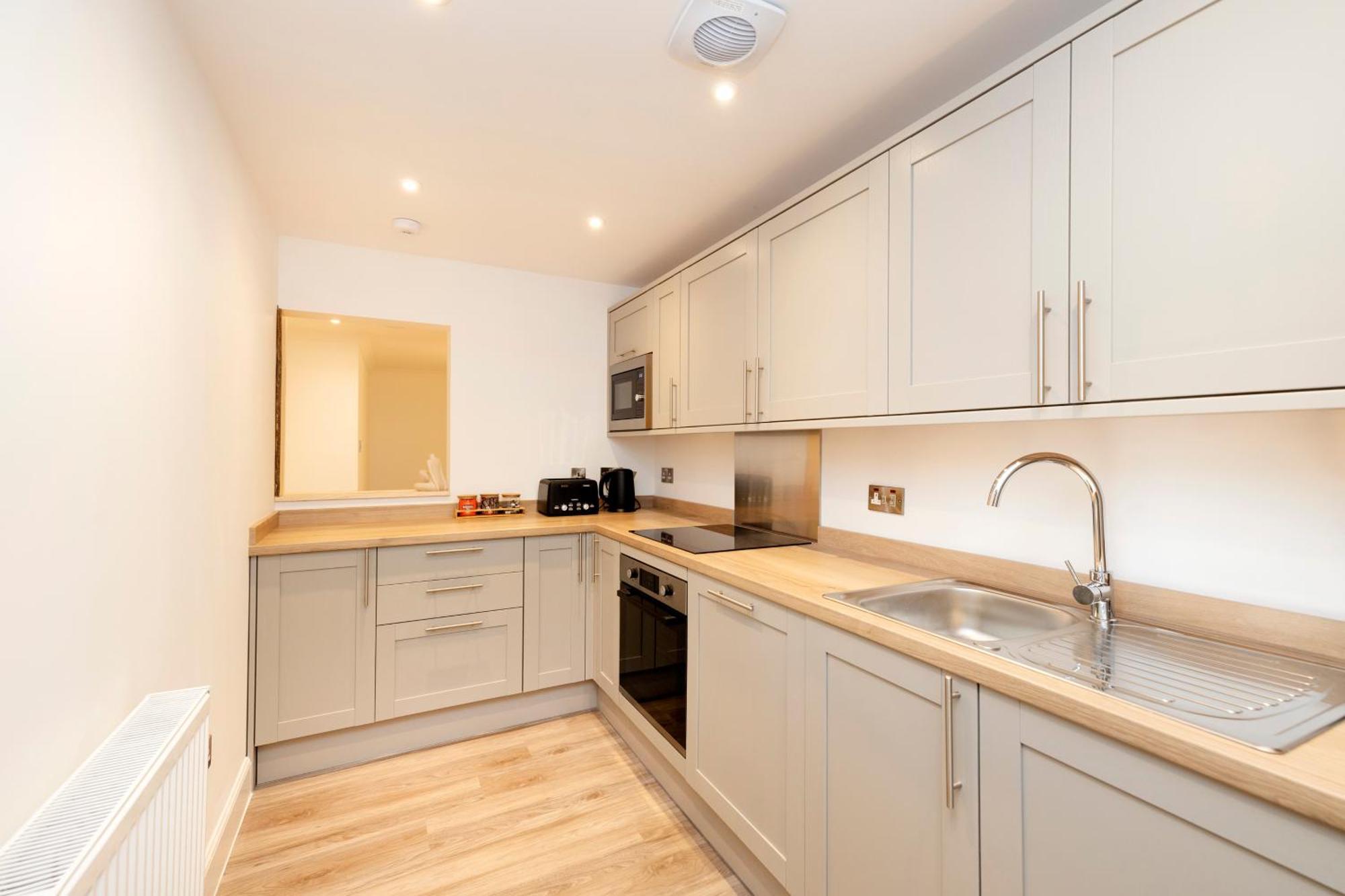 Joivy 3Br Flat In Haymarket With Free Parking 爱丁堡 外观 照片