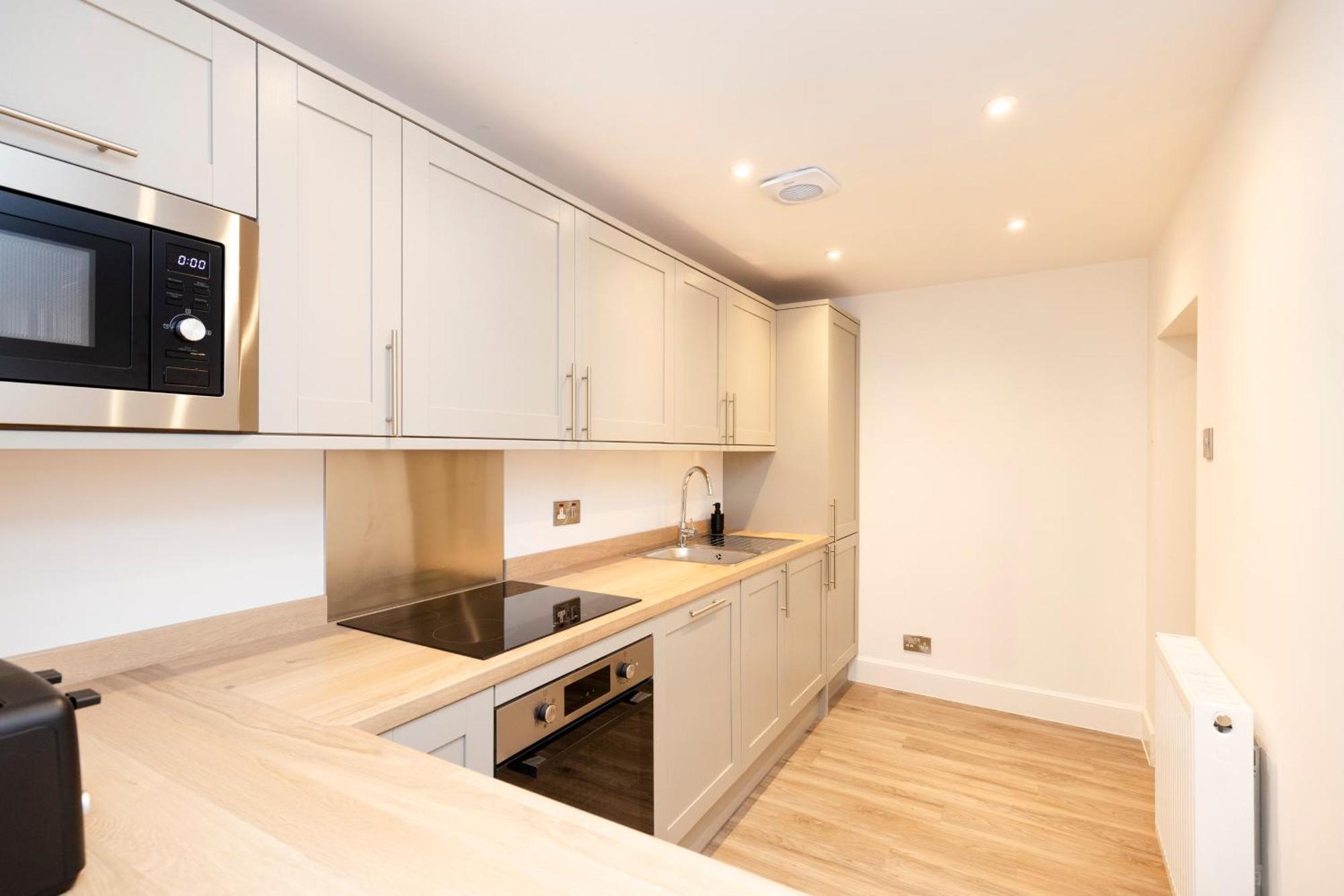 Joivy 3Br Flat In Haymarket With Free Parking 爱丁堡 外观 照片