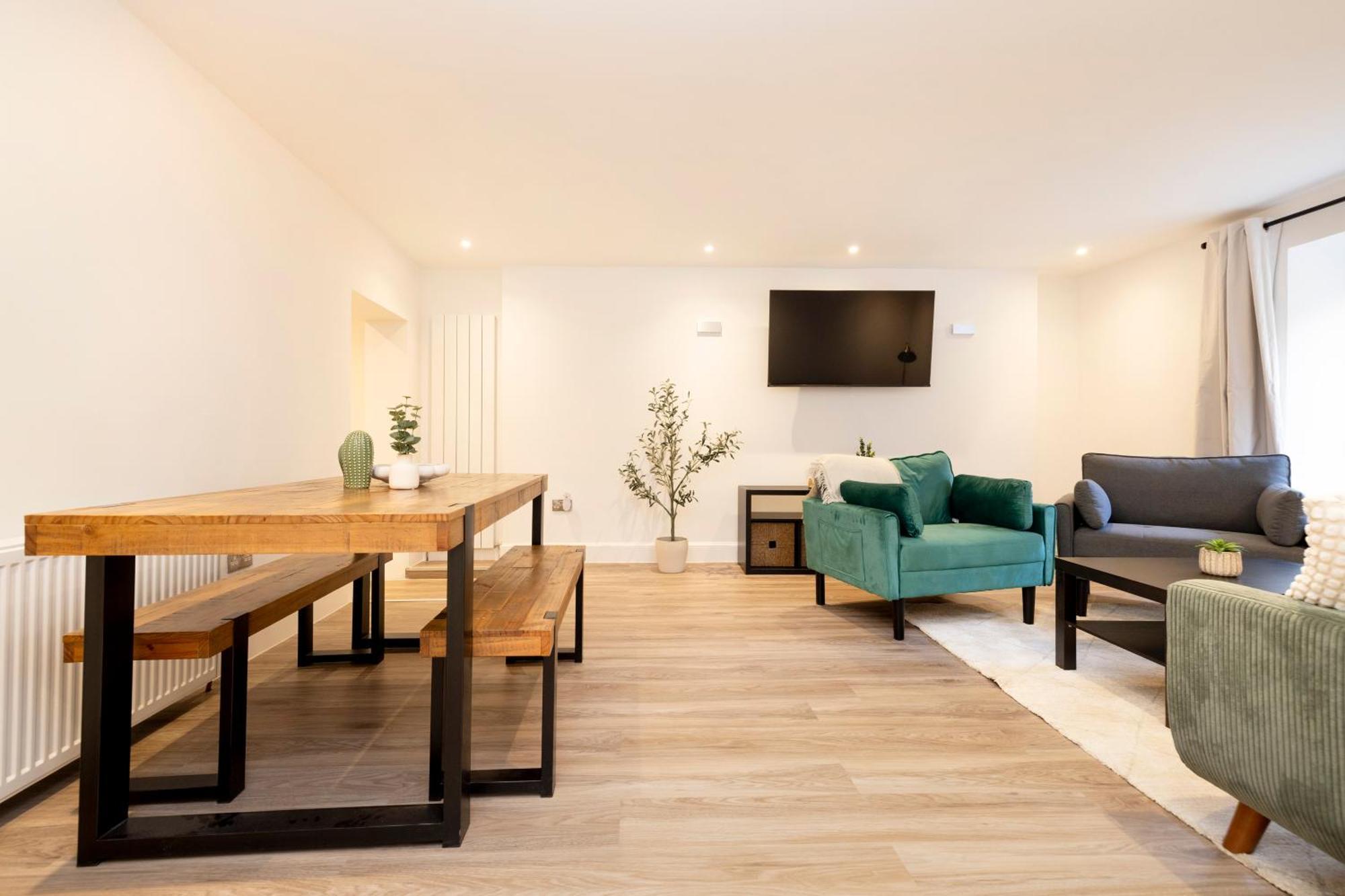 Joivy 3Br Flat In Haymarket With Free Parking 爱丁堡 外观 照片
