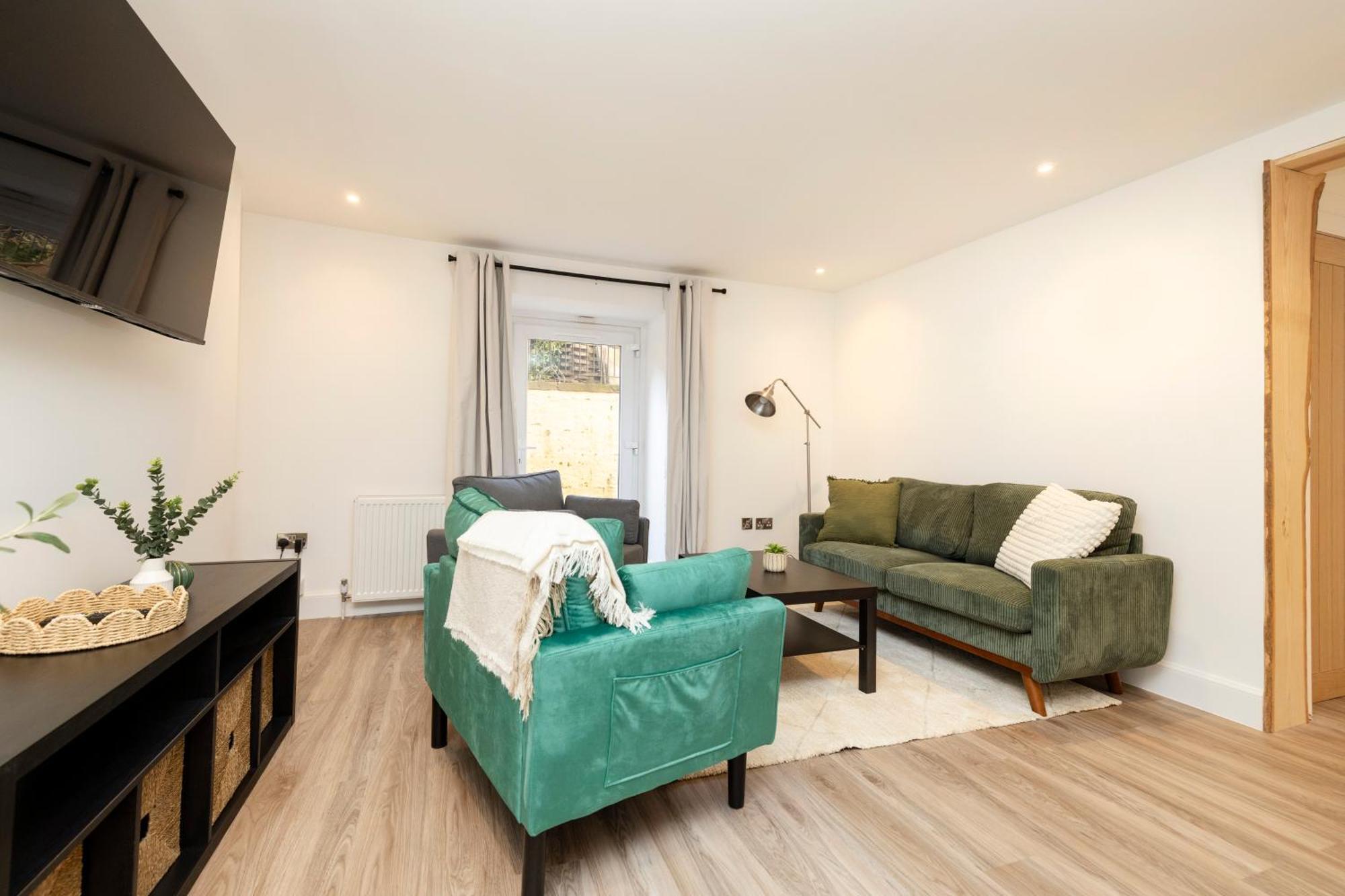 Joivy 3Br Flat In Haymarket With Free Parking 爱丁堡 外观 照片