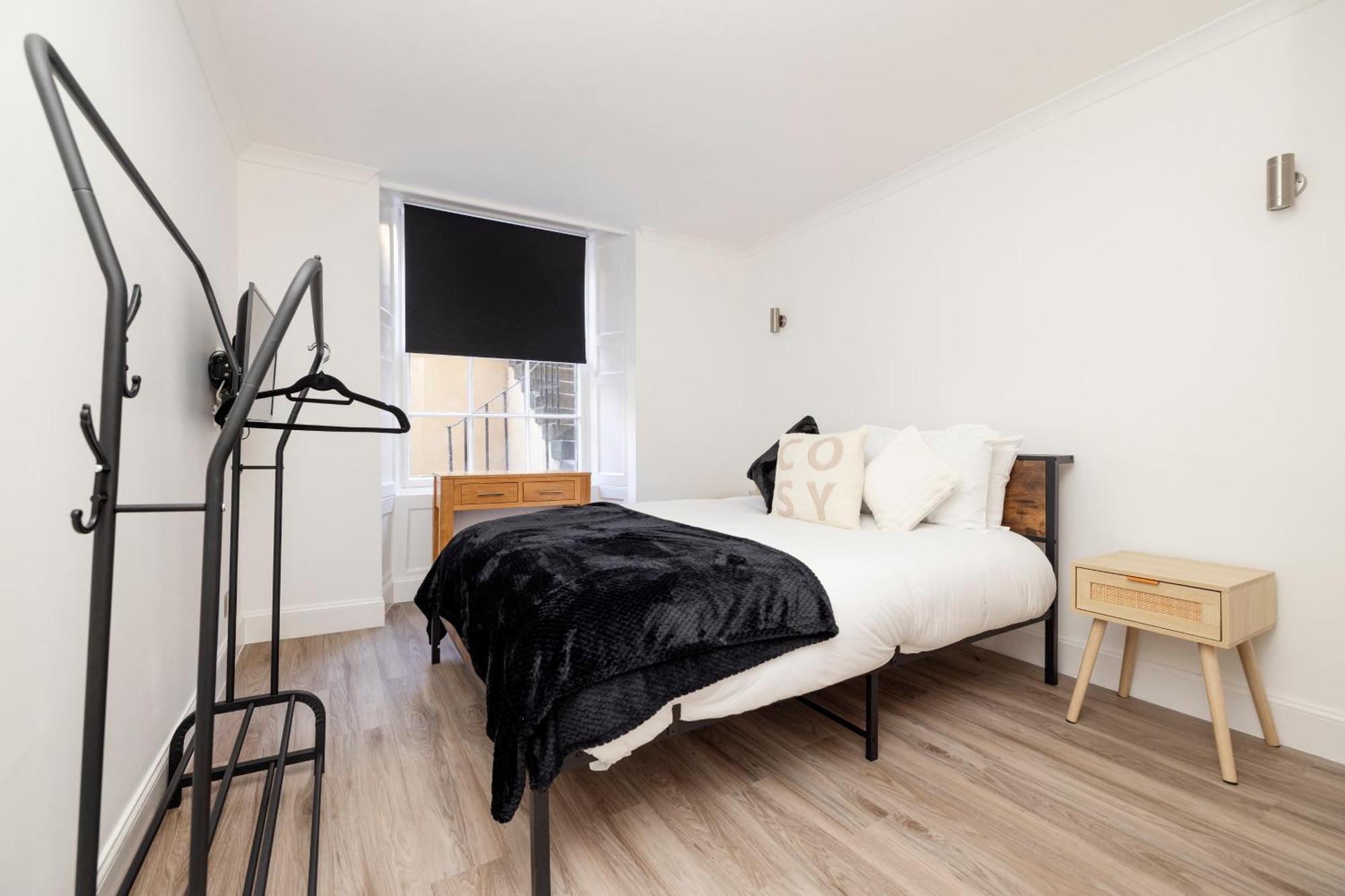 Joivy 3Br Flat In Haymarket With Free Parking 爱丁堡 外观 照片