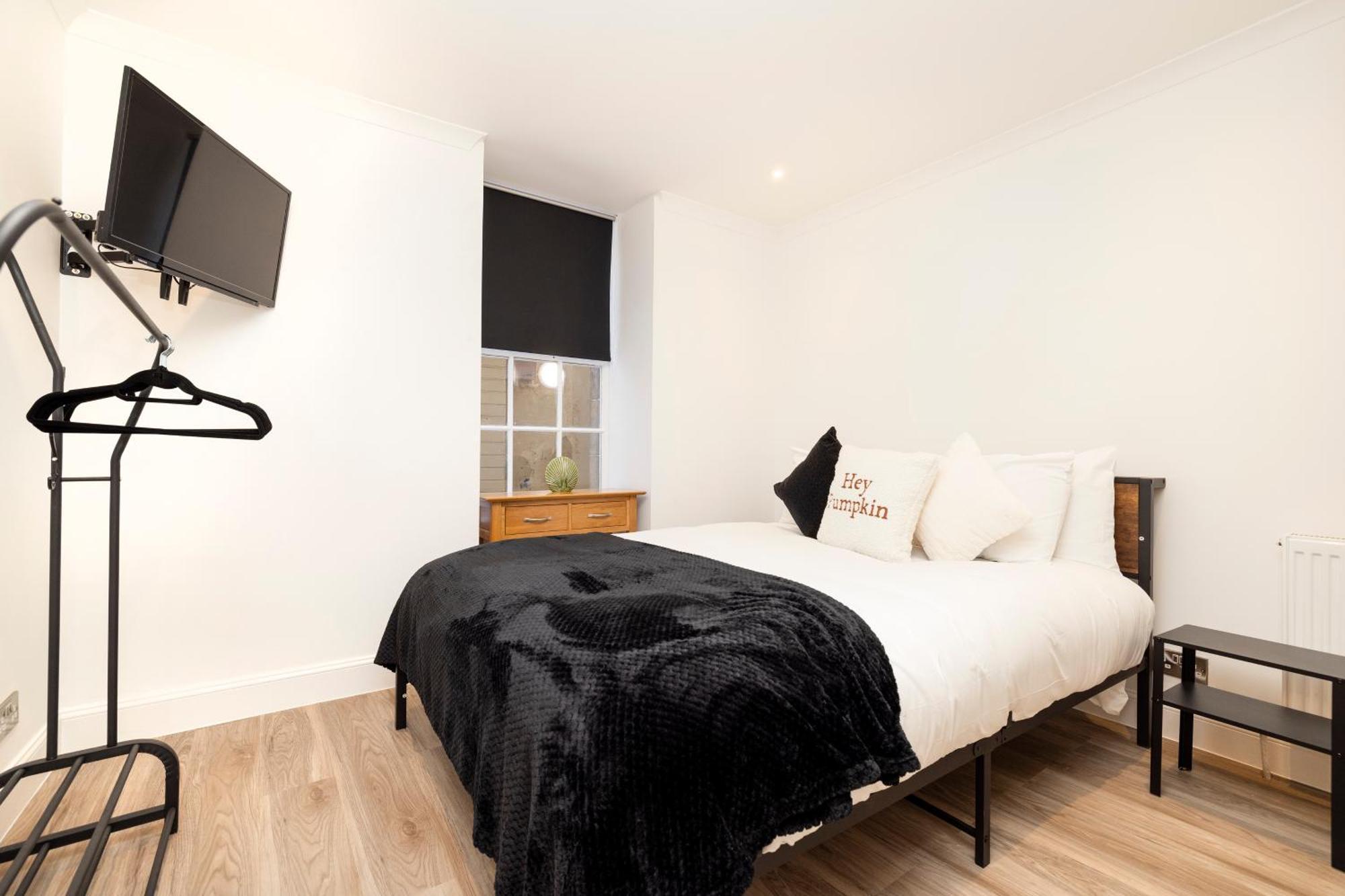Joivy 3Br Flat In Haymarket With Free Parking 爱丁堡 外观 照片
