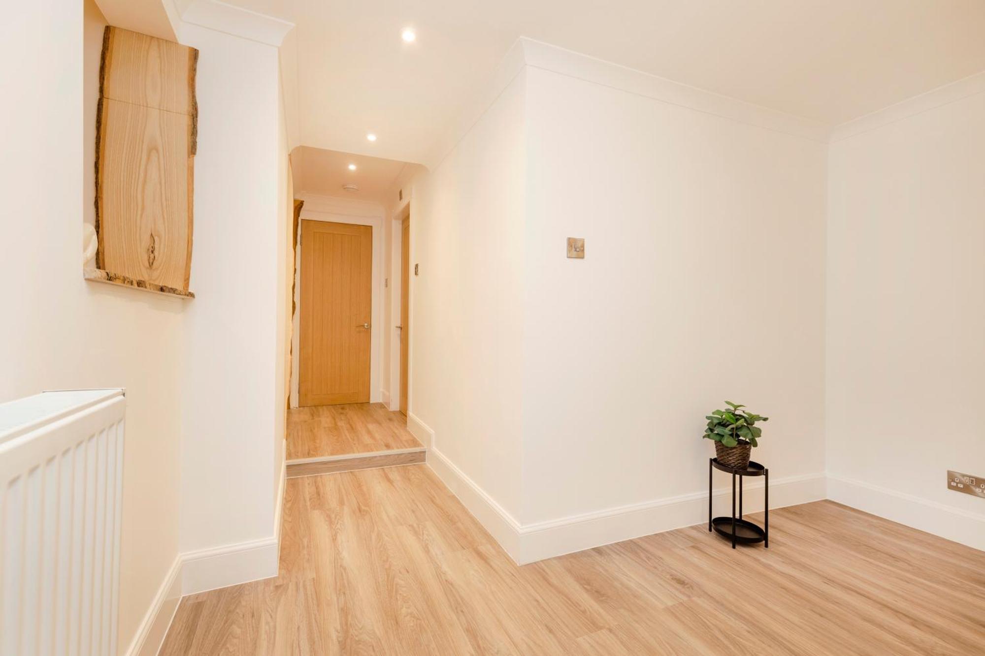 Joivy 3Br Flat In Haymarket With Free Parking 爱丁堡 外观 照片