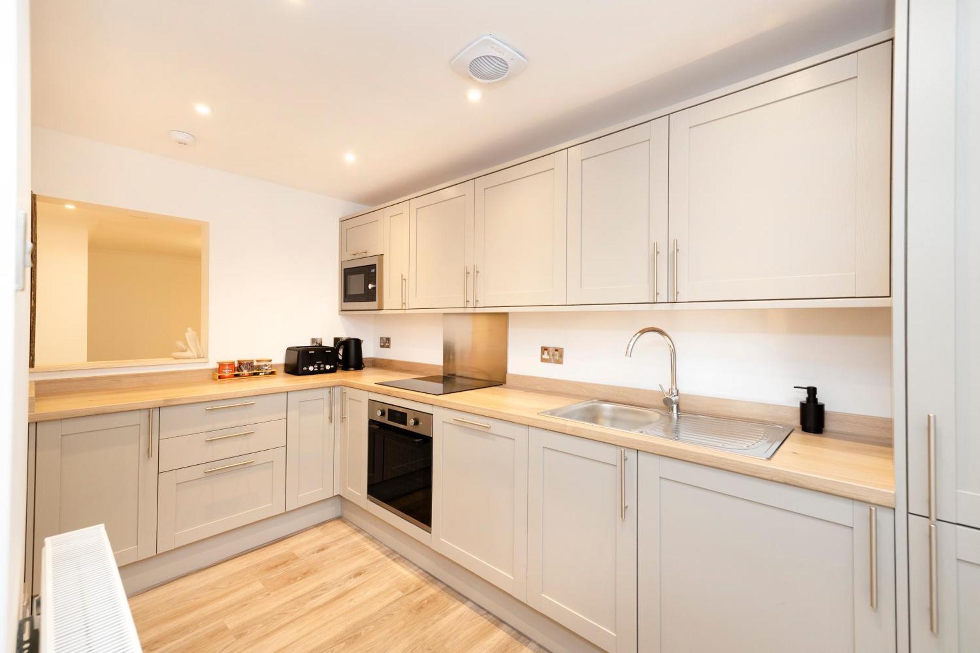 Joivy 3Br Flat In Haymarket With Free Parking 爱丁堡 外观 照片
