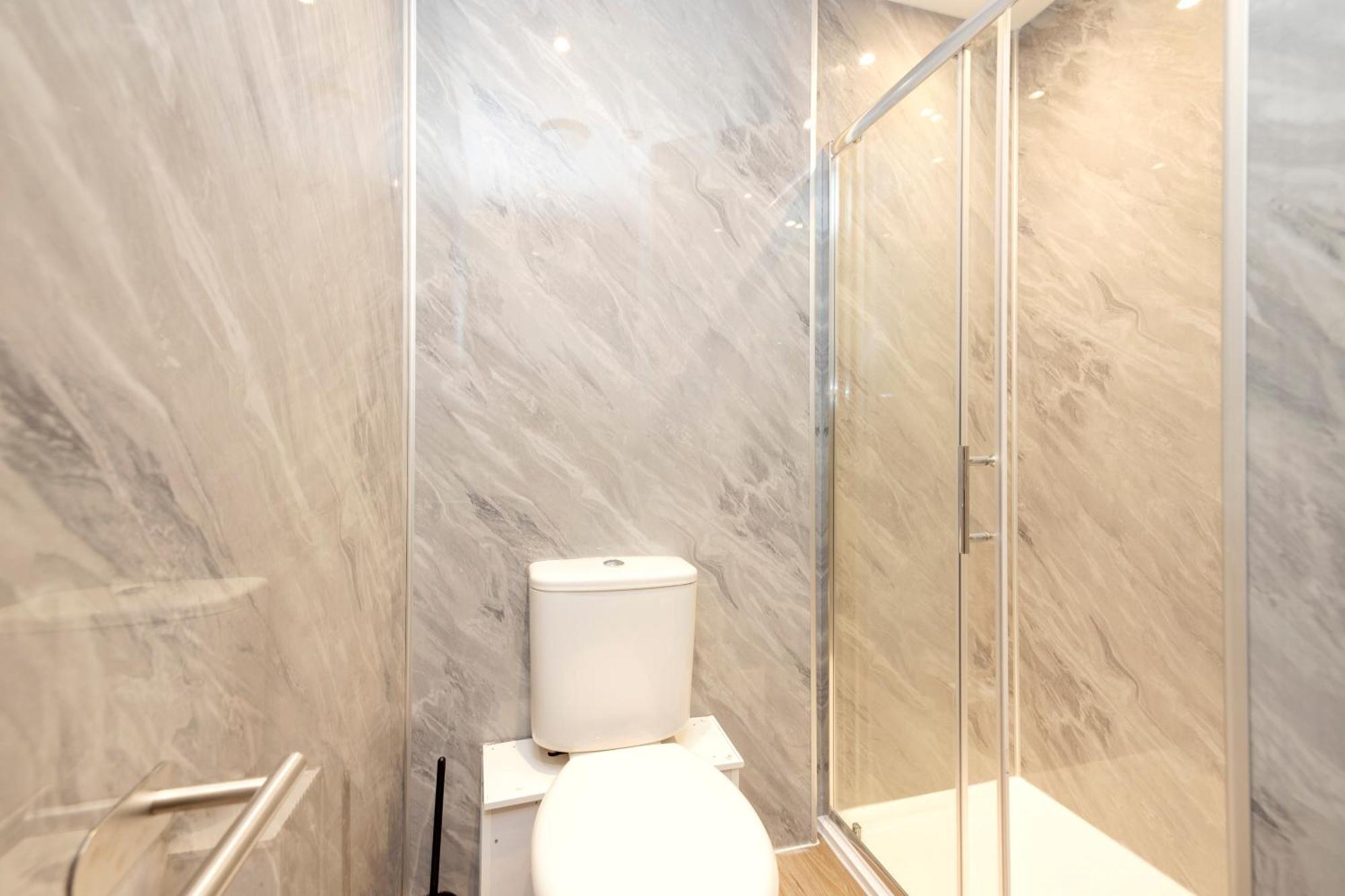 Joivy 3Br Flat In Haymarket With Free Parking 爱丁堡 外观 照片