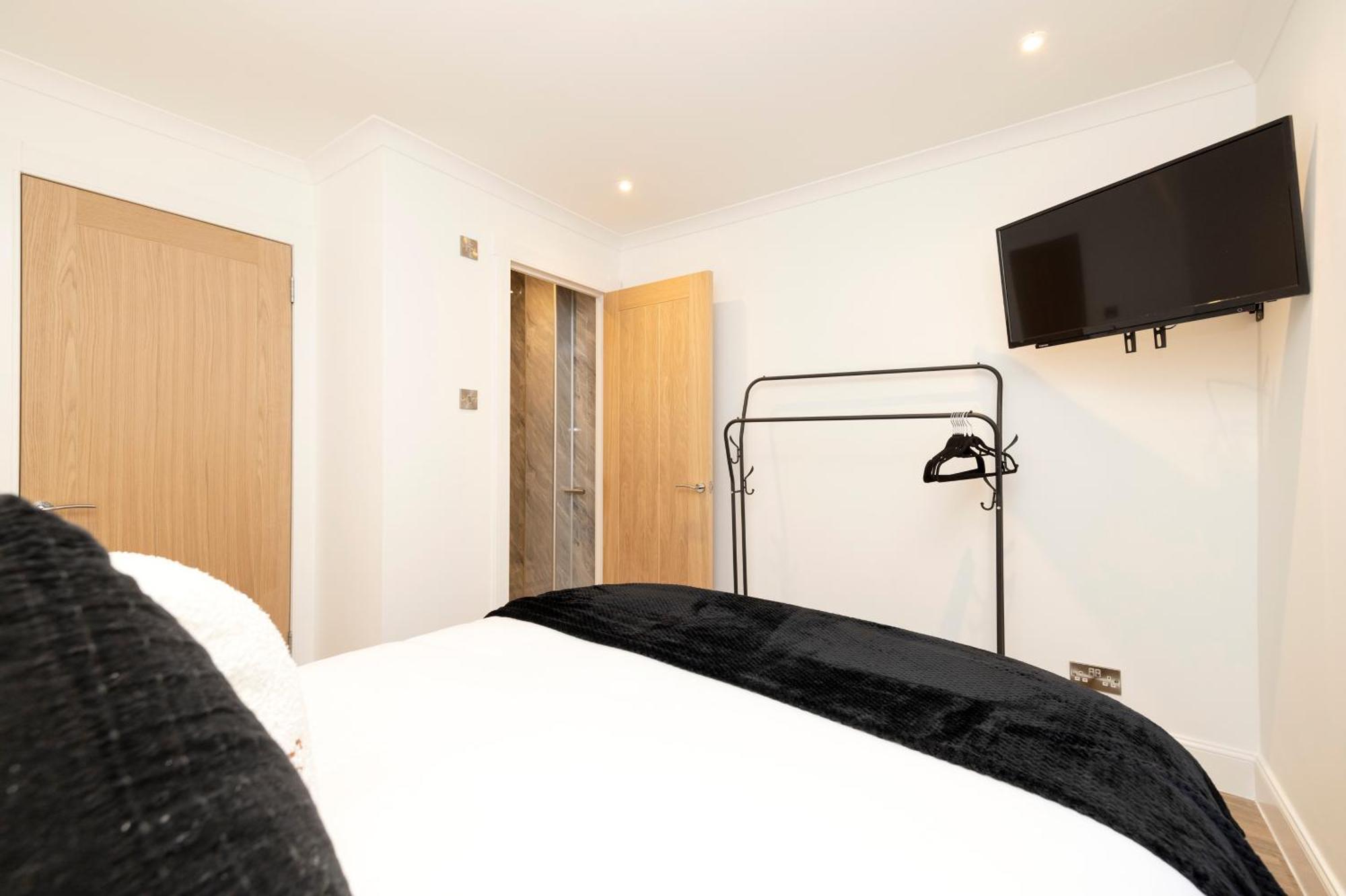Joivy 3Br Flat In Haymarket With Free Parking 爱丁堡 外观 照片
