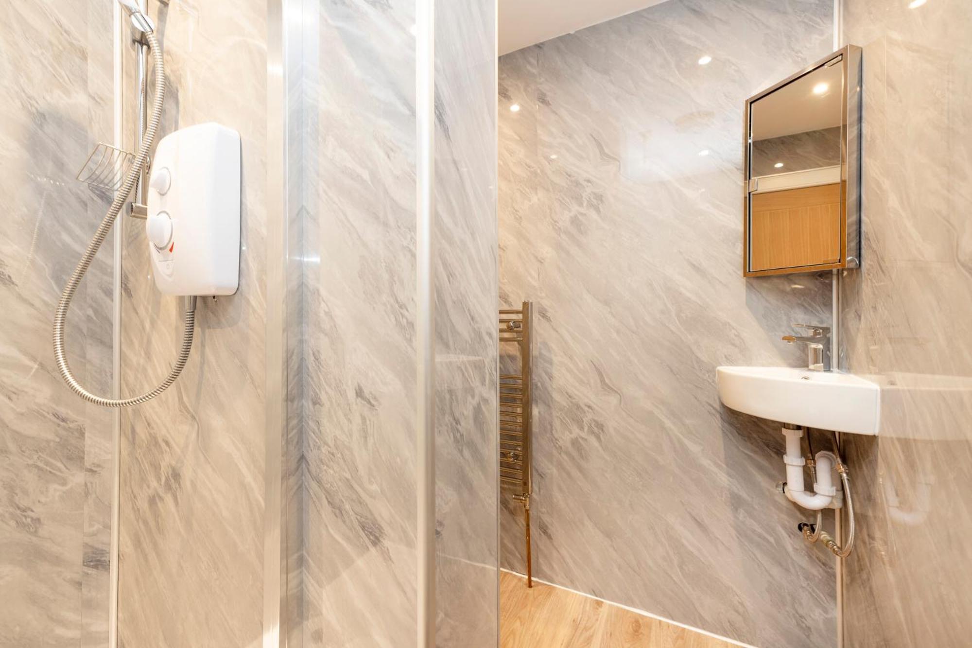 Joivy 3Br Flat In Haymarket With Free Parking 爱丁堡 外观 照片