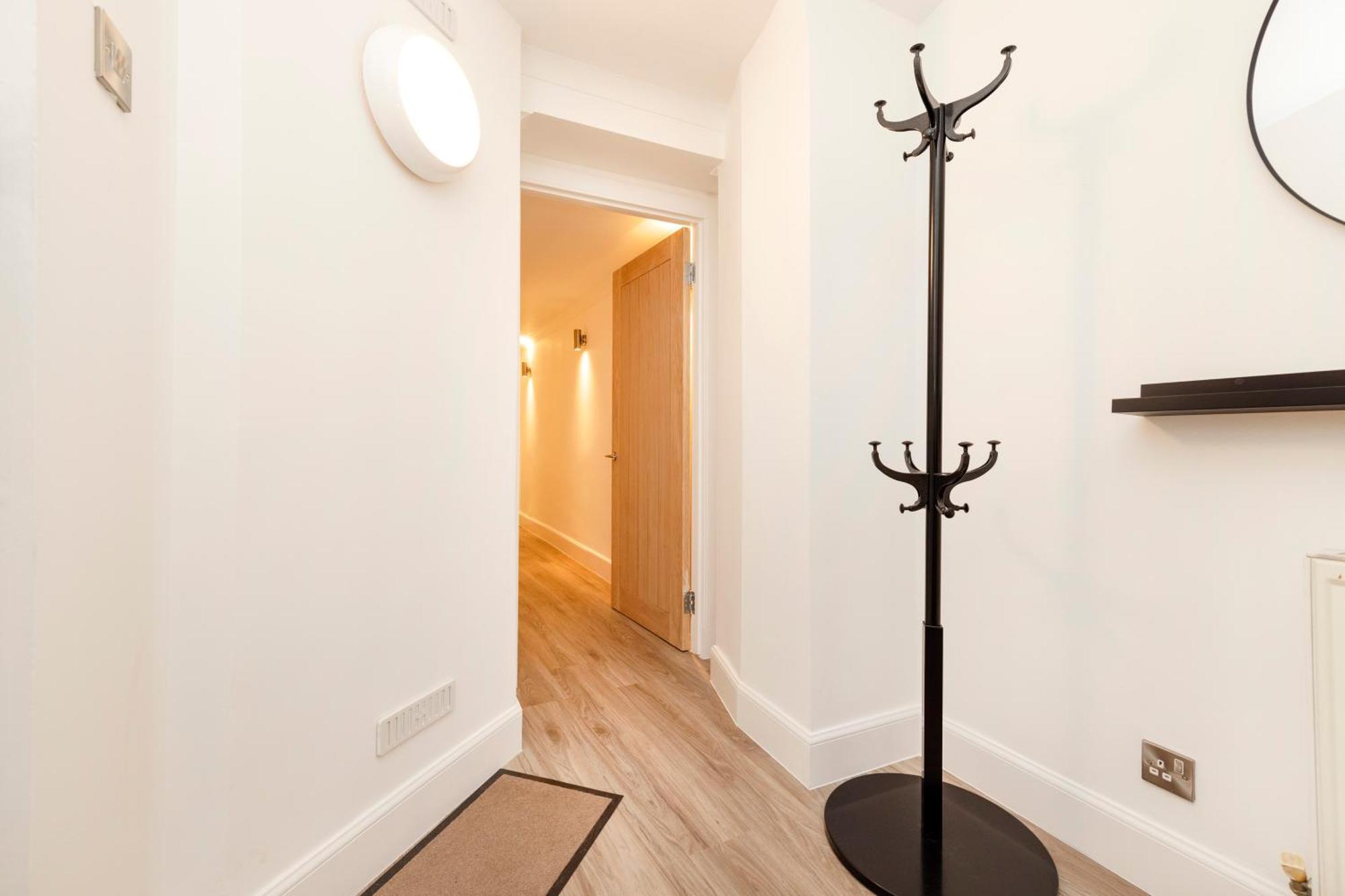 Joivy 3Br Flat In Haymarket With Free Parking 爱丁堡 外观 照片